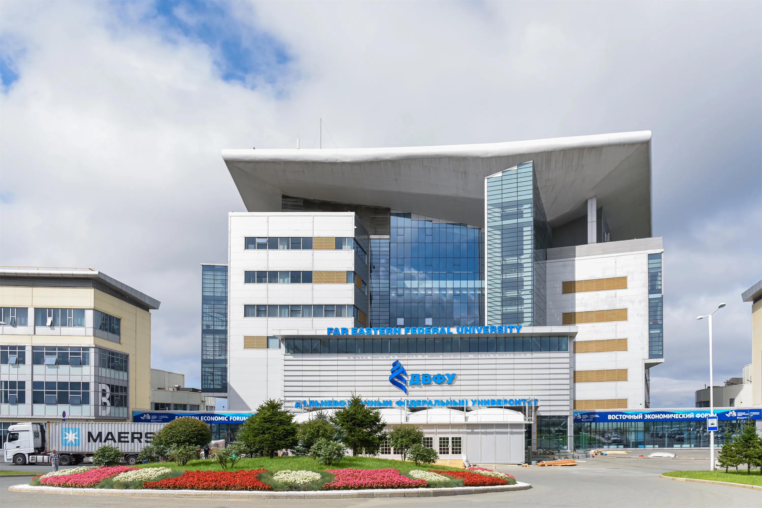 校园里有海？难怪普京最爱去这里！这才是别人家的大学吧！