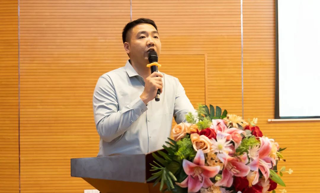 青春仪式展青春风采追青春梦想,挥洒汗水激扬青春放飞梦想