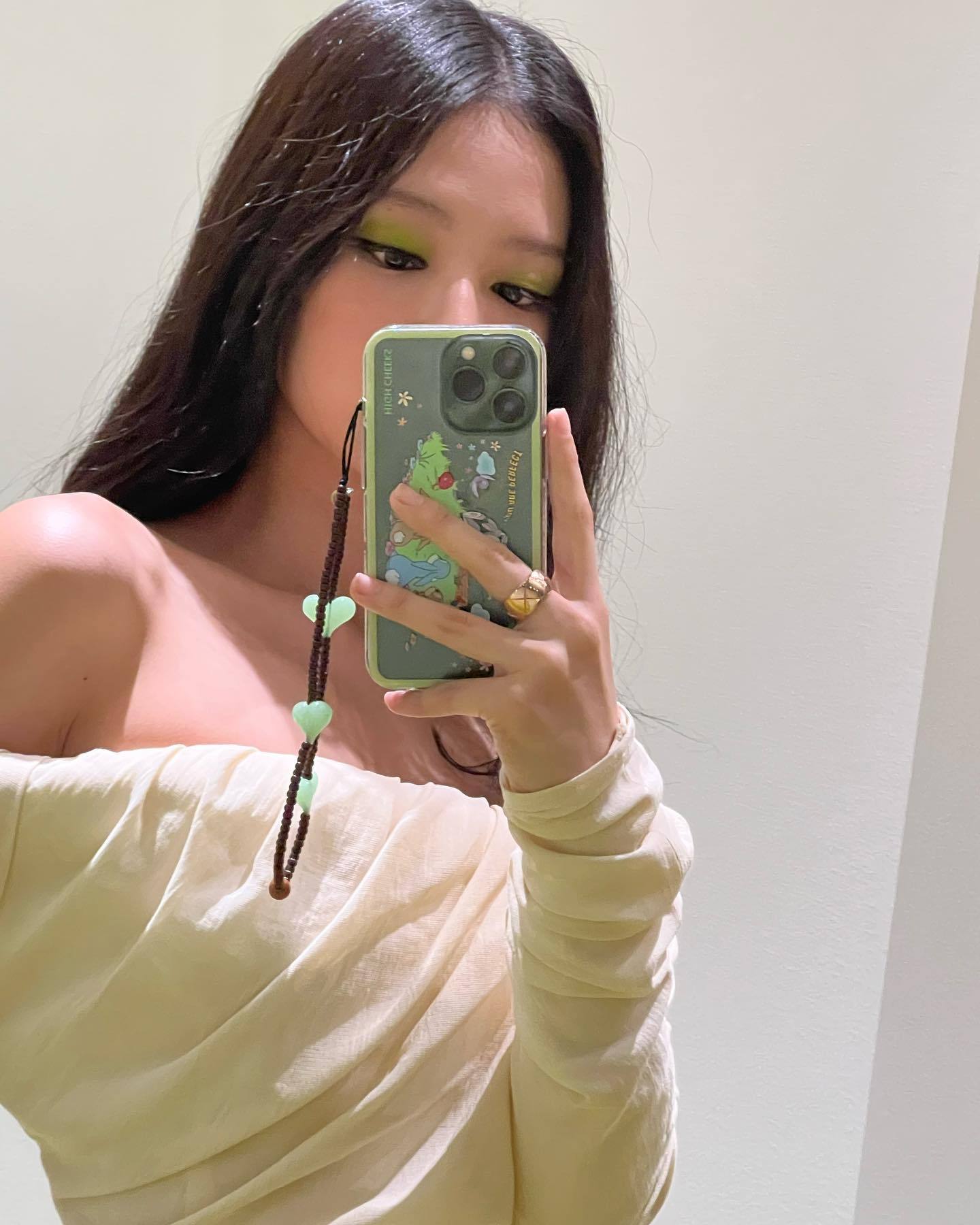 blackpink的jennie眼妆,blackpinkjennie黑色碎花裙