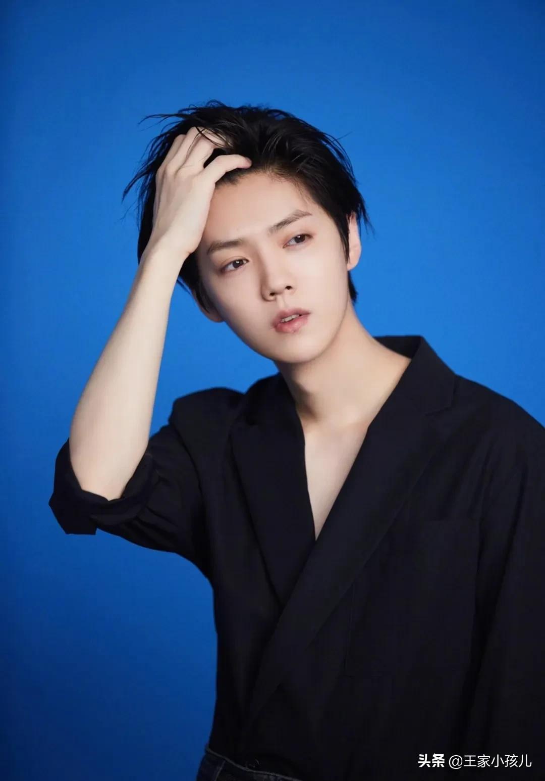 鹿晗勋章歌词壁纸图片,鹿晗照片锁屏壁纸卸妆