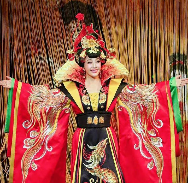 刘晓庆今年多少岁有几段婚姻,刘晓庆的四段婚姻与八段恋爱史