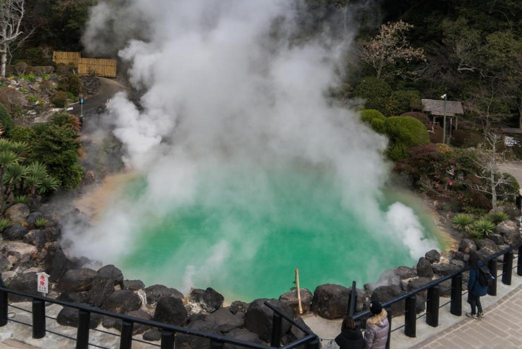 日本男女混浴、韩国崇尚“裸露”，这两个国家为何这么疯狂？