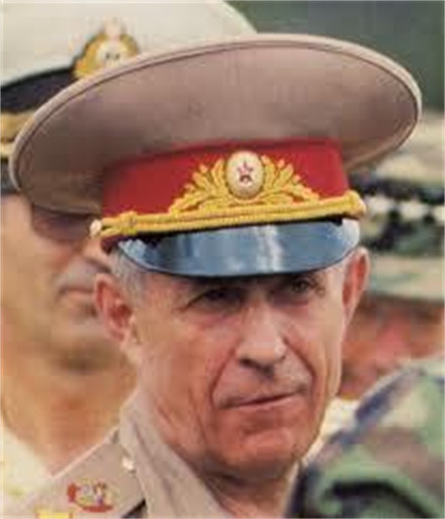 91年苏联解体，苏联元帅坐在窗台前自缢，留下的5封遗书道尽绝望