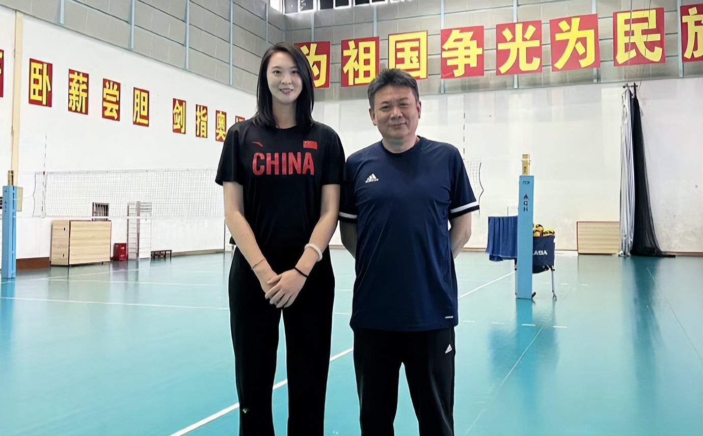 中国女排香港见面会,中国女排香港站郎平魏秋月