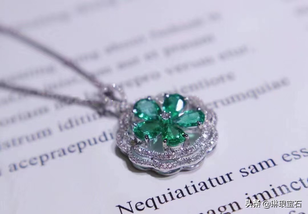 s925银镶嵌极品纯天然哥伦比亚祖母绿吊坠22061514