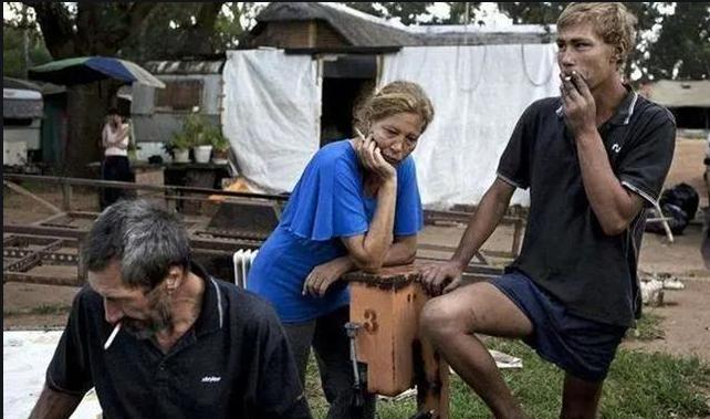 美国“红脖子”遭歧视，被强制绝育比黑人还惨，他们为何被刁难？