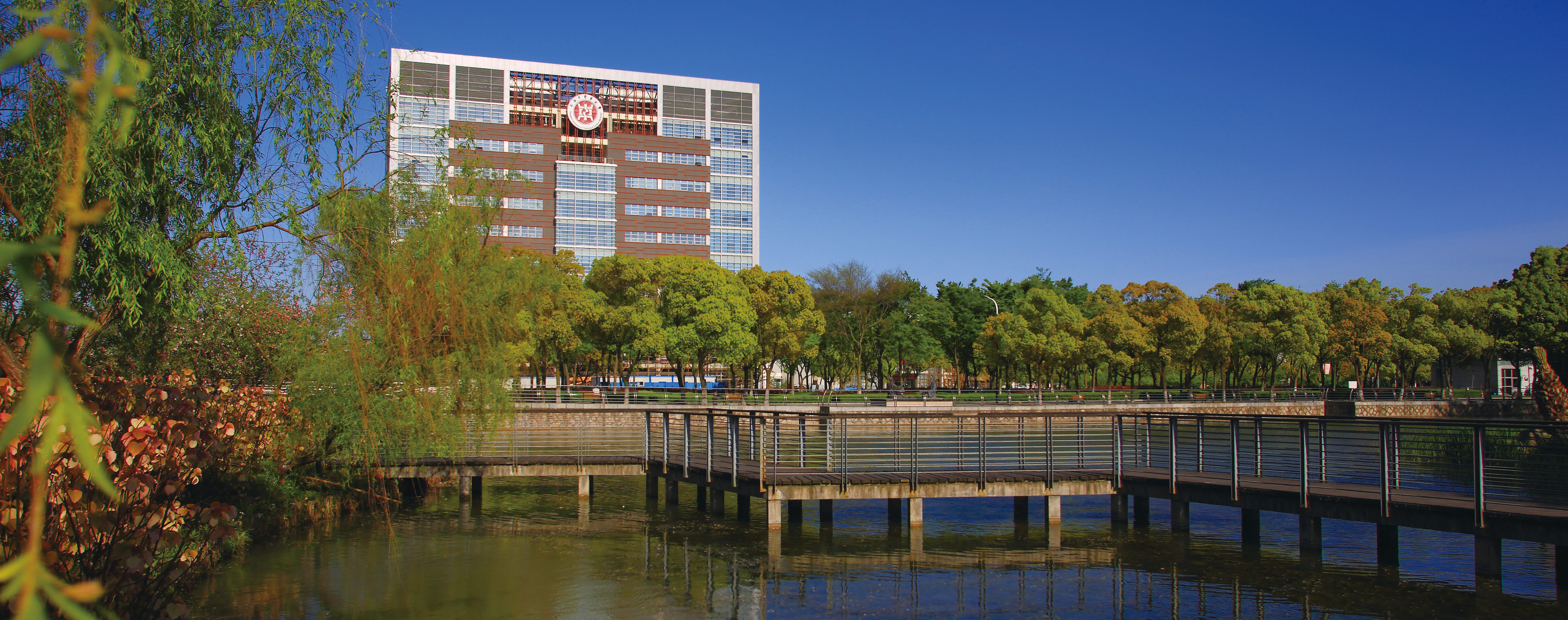 2022年上海中医药大学毕业就业分析，毕业班1009人，仅922人毕业