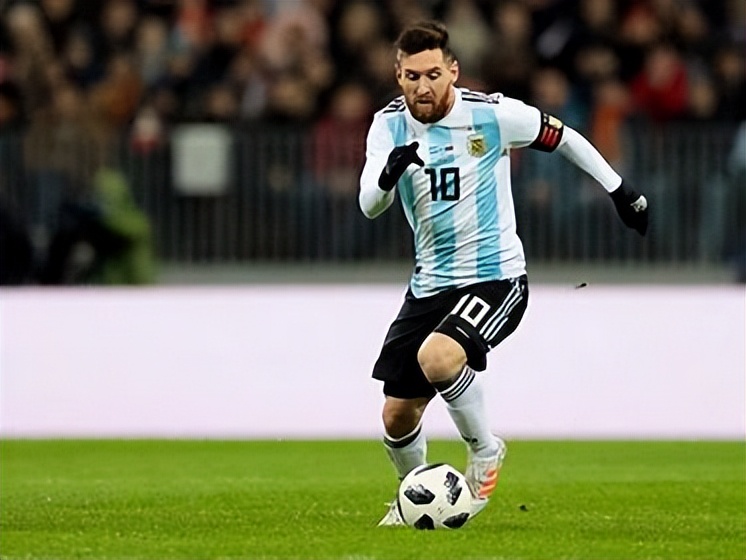 梅西小时候患侏儒症后来怎么办,梅西从小矮子到巨人