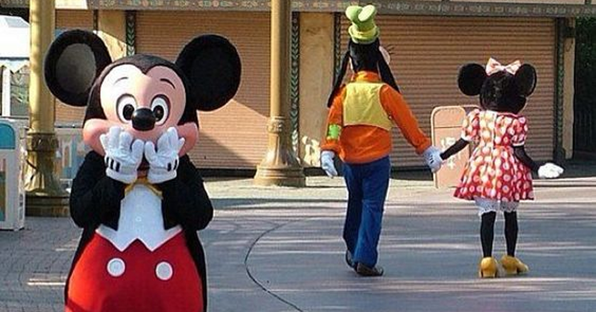 废弃迪士尼乐园吓人的照片,迪士尼乐园合拍照片