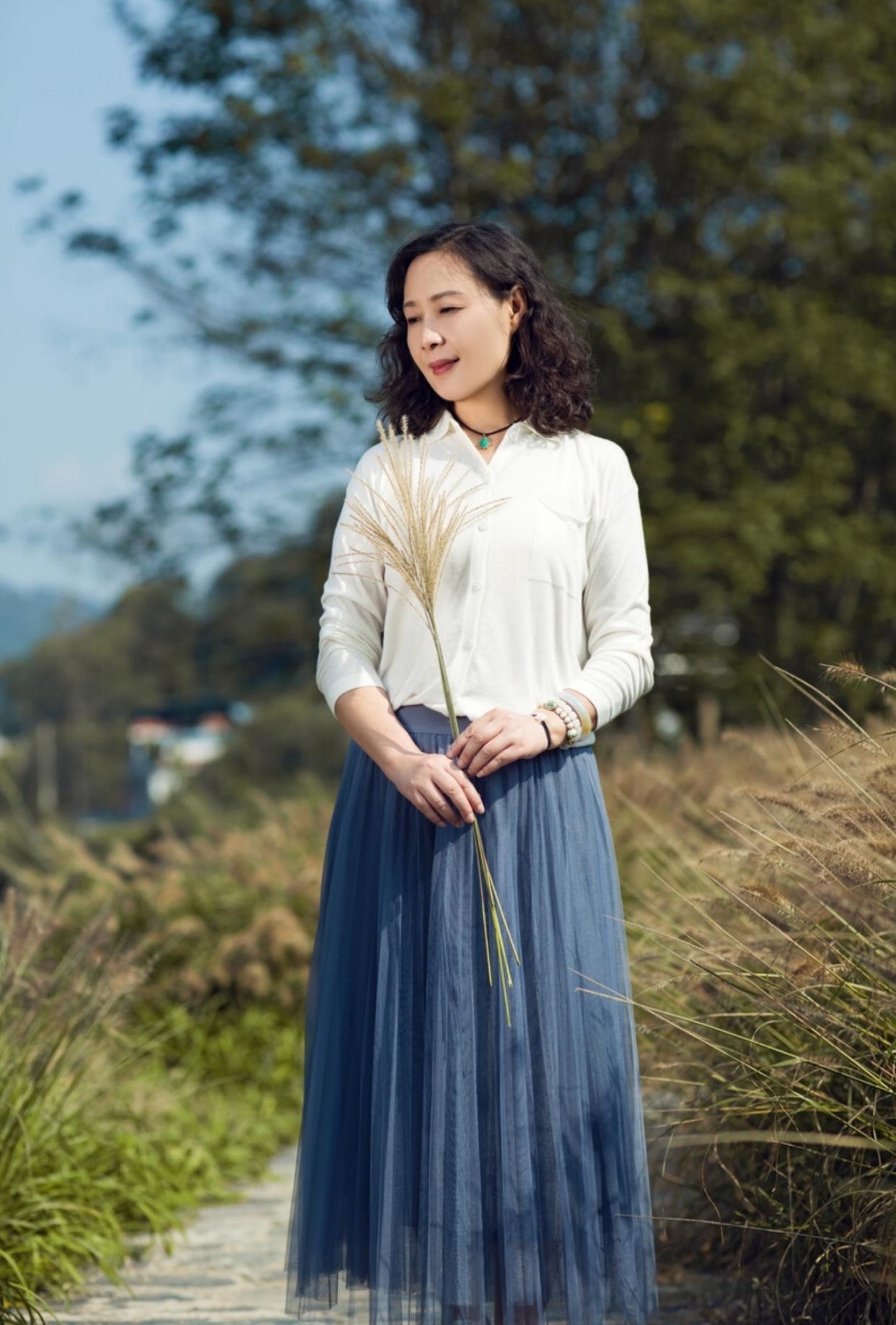 中年女人优雅自然的拍照姿势,最佳拍照姿势图解中年