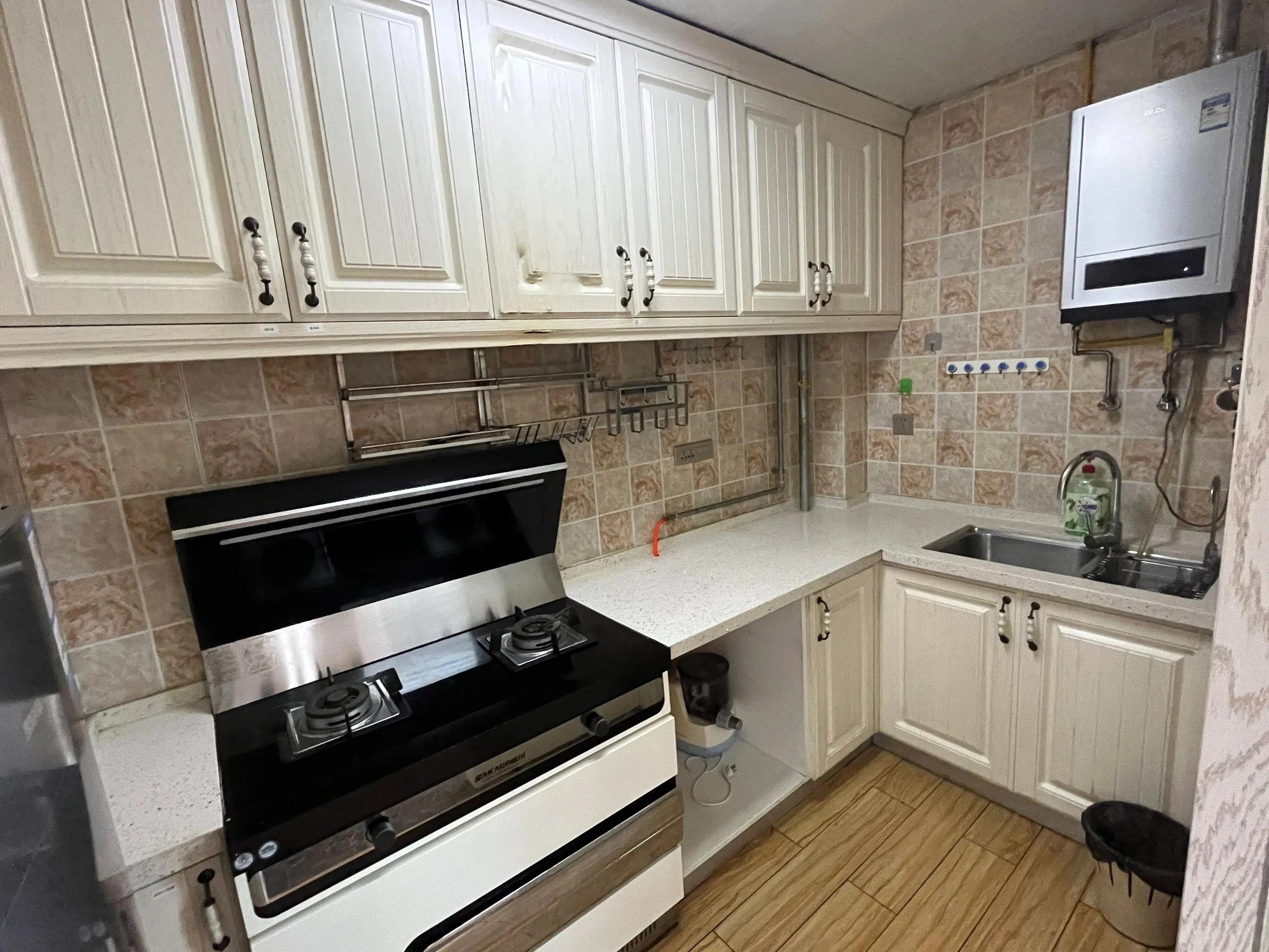 洛阳宝藏民宿室内无边泳池,洛阳三室的民宿好出租吗