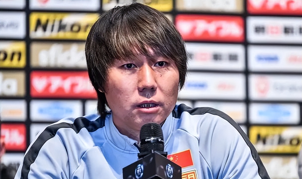 “早睡”的李铁，“睡不着”的陈戌源，站不起来的中国足球