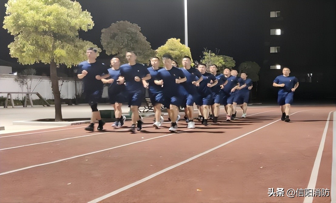 消防十二时辰丨记录蓝朋友的一天记录每时每刻的满分生活