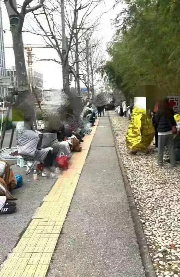 微博之夜，一场求流量的“逆行”闹剧