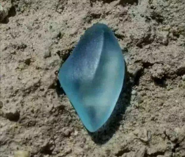 捡石头渐渐成为一种职业，挣钱吗？不少人发了