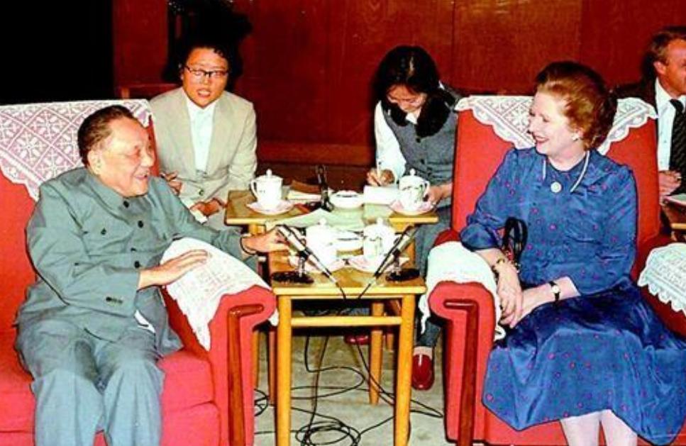 1984年，香港回归谈判陷入僵局，*小平邓**先发制人：不介意使用*力武**