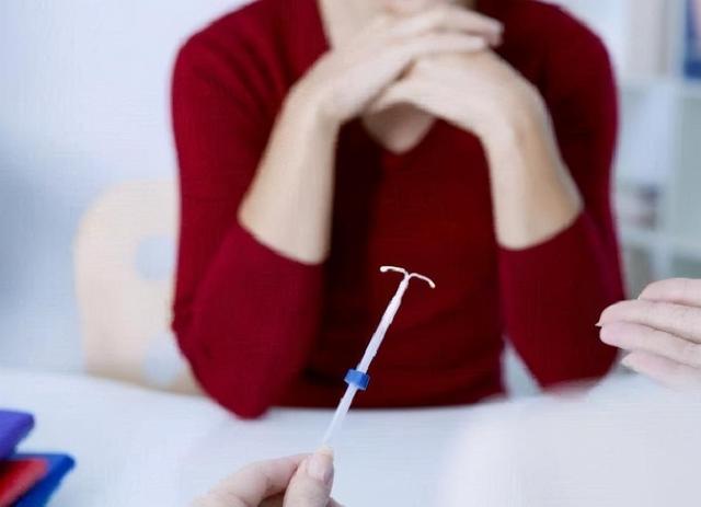 节育环不取出来，会长进肉里吗？妇科医生：最晚别超这个年龄取出