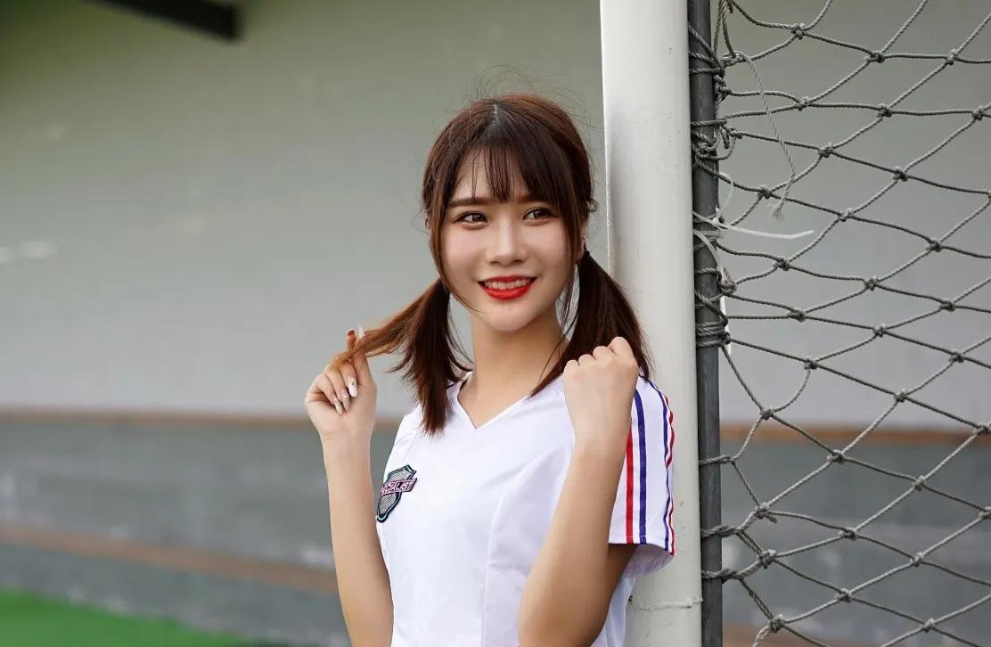 门将什么时候可以用手接回传球,门将快发手抛球能不能自己接