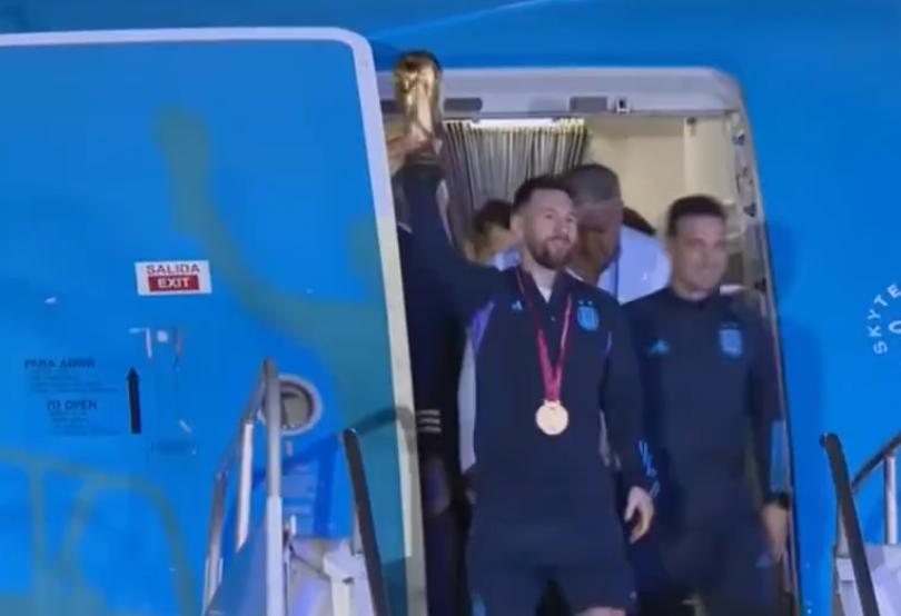 阿根廷夺冠庆祝游行震撼场面,阿根廷夺冠球迷激动瞬间