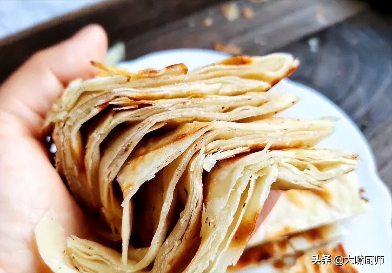 冷水面油饼的家常做法又软又酥,炕油饼用冷水好还是用热水和面