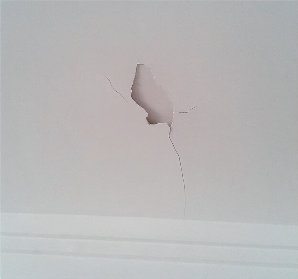 刷完乳胶漆几天就开裂了什么原因,刷乳胶漆第二天就开裂怎么办