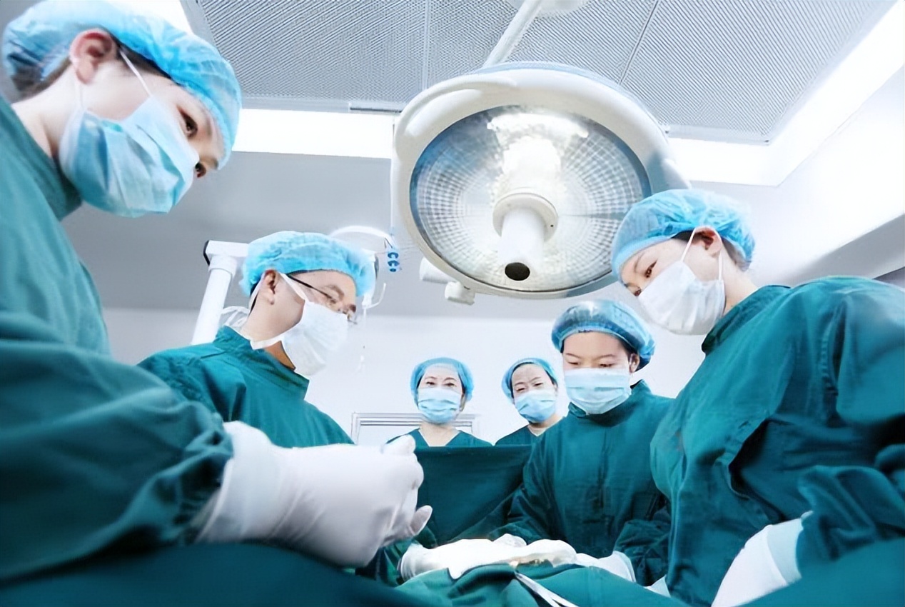 女子下身检查疼痛难忍,女孩腹痛到医院检查惊呆了