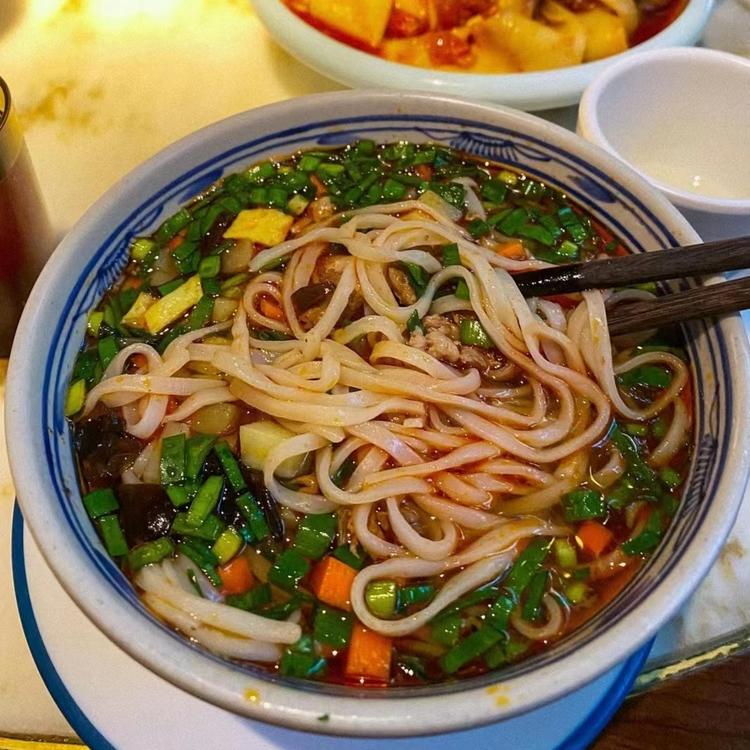 鐧戒縿缃楁柉濮戝鏃呰,鐧戒縿缃楁柉濂崇敓瑗垮畨