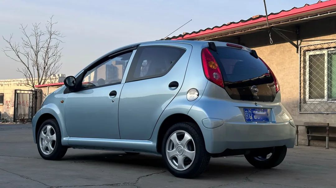 2010款比亚迪f0翻新案例,比亚迪f0全车翻新喷漆多少钱