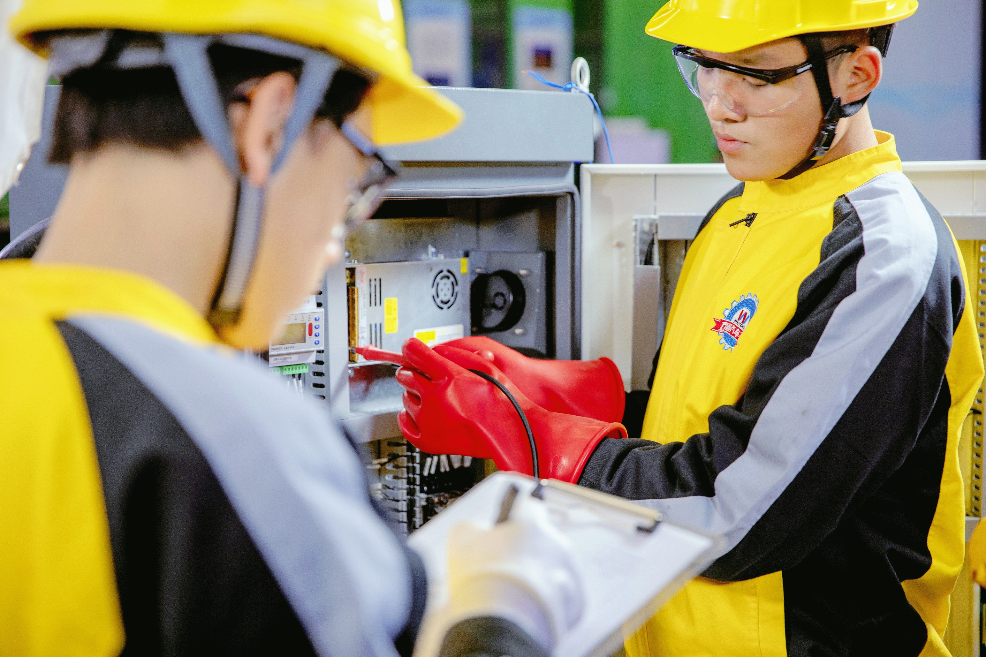 新能源汽车技术与汽车维修专业,新能源汽车维修技术专业