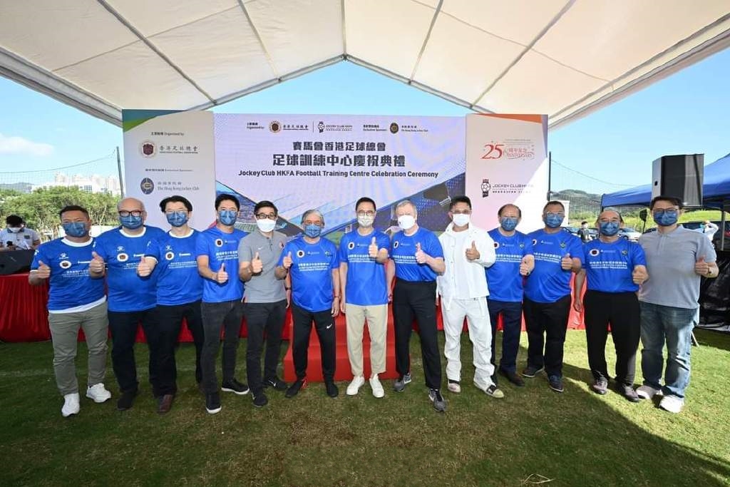 霍启山看香港足球队,霍启山看足球比赛