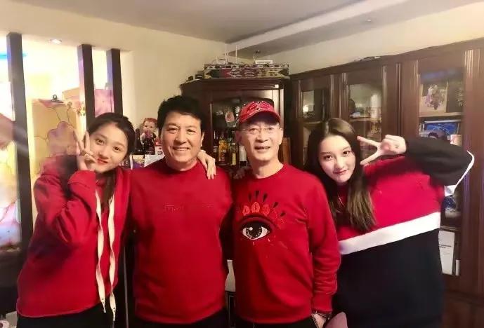 六小龄童晒照庆结婚30周年,六小龄童庆祝结婚34周年