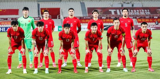 让小孩子打篮球,让孩子踢足球还是打篮球