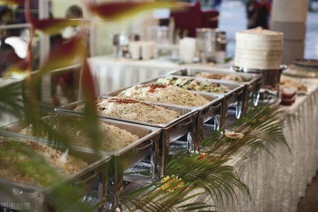 故事：男客人准备在洗浴城住30天，*技师女**脚底按穴一番话说明原因