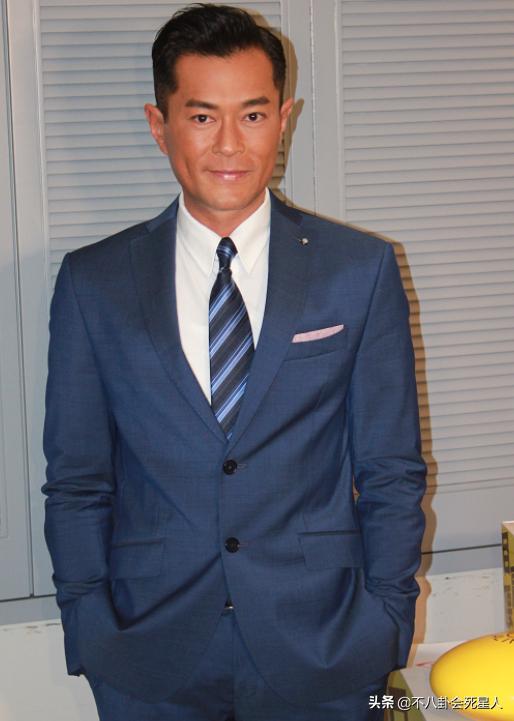 男明星素颜差距有多大张艺兴,张艺兴颜值前后对比