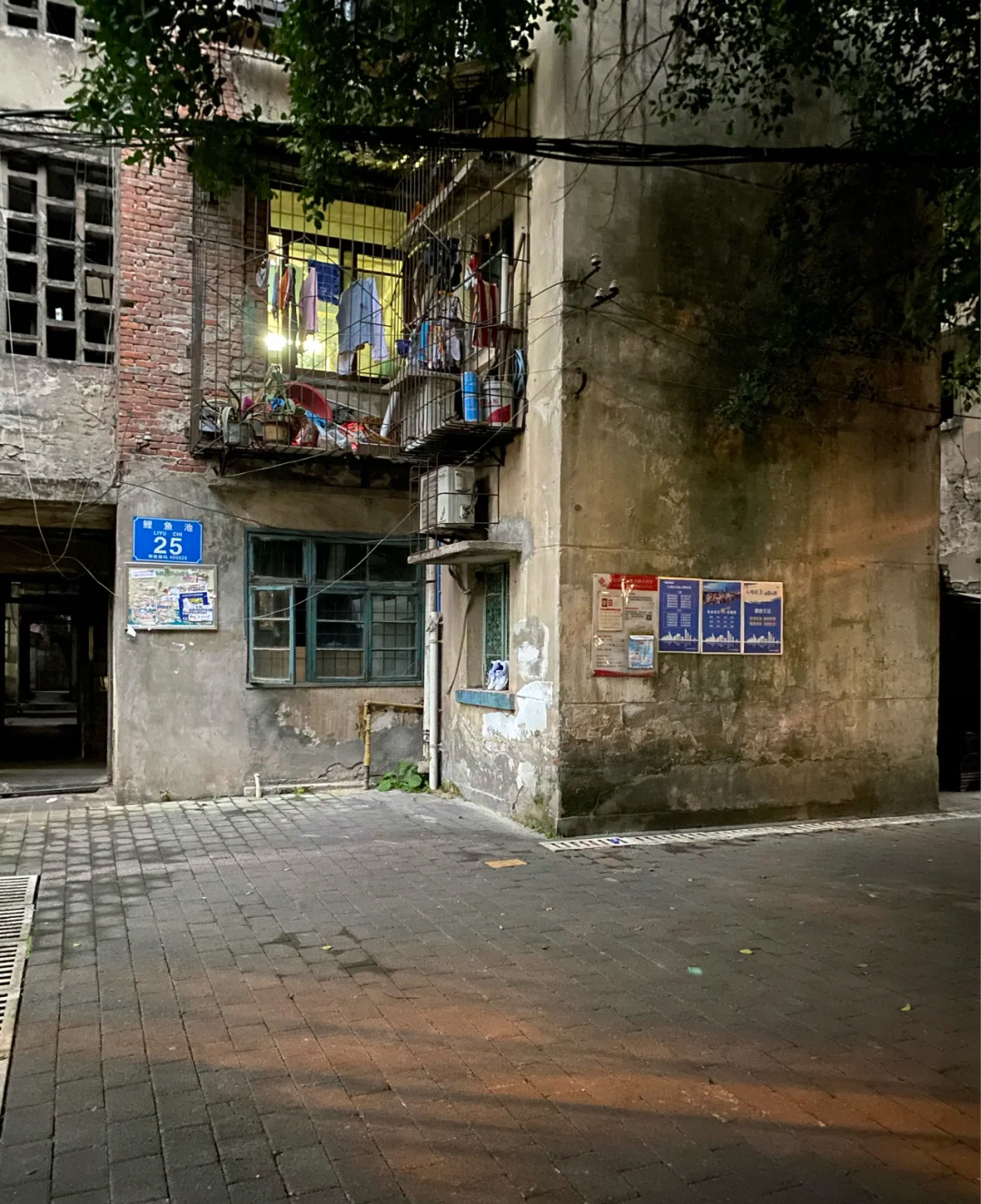 别墅一楼潮湿怎么解决,住一楼很潮湿怎么办