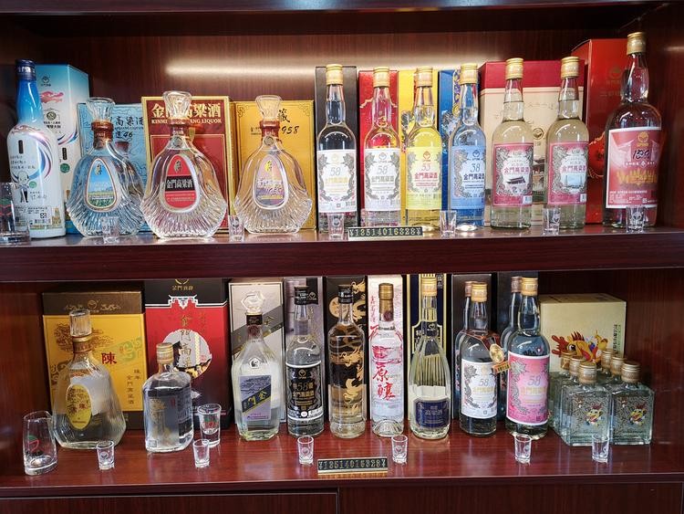 网友晒储备粮库,网友晒整箱五粮液