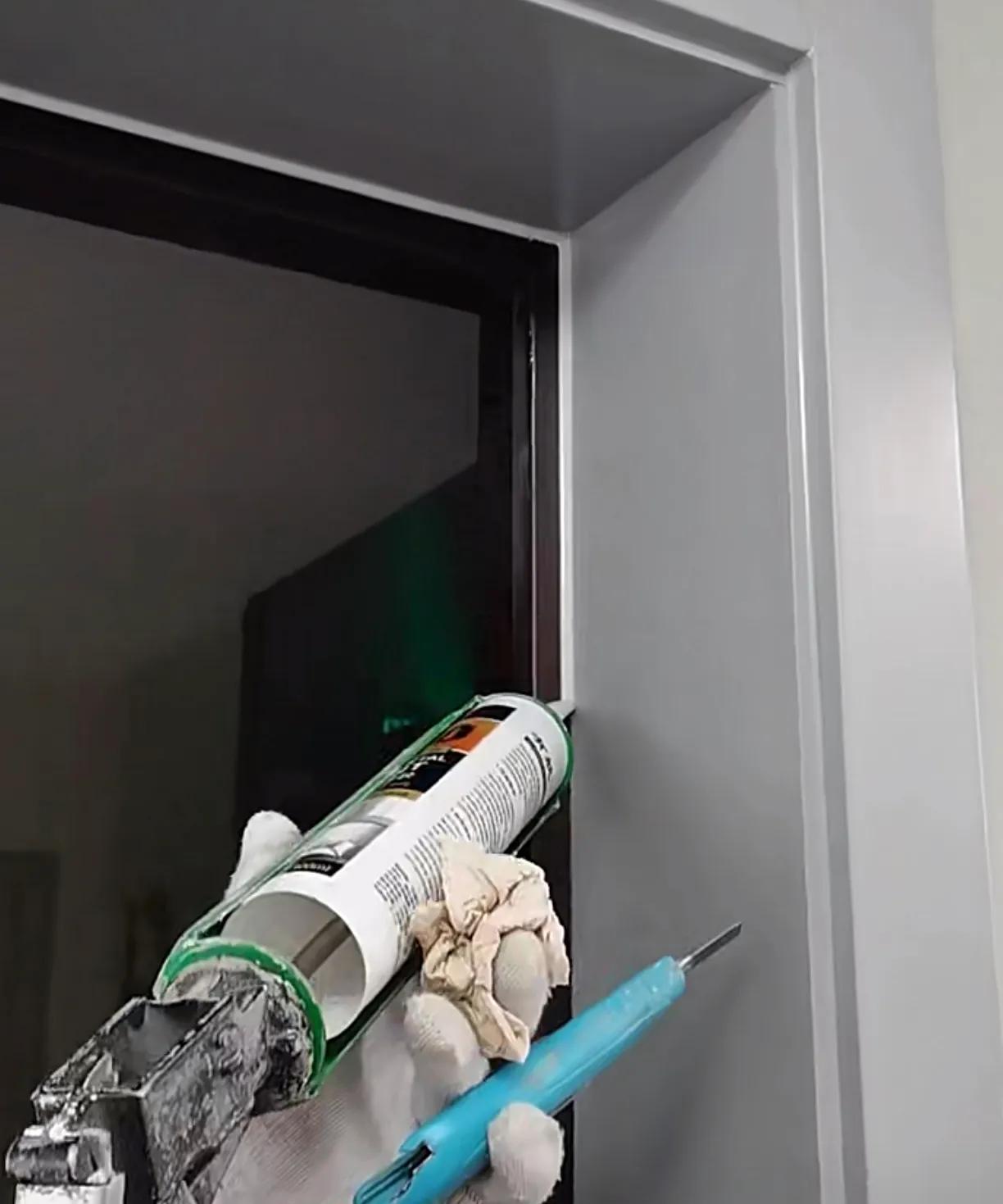 跑了10个工地现场,我终于明白了实木烤漆窗套和不锈钢窗套的区别