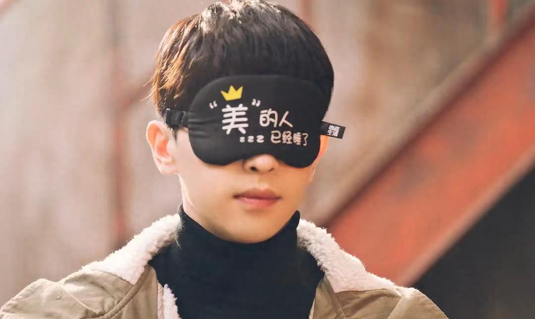 小品演员踢足球电影,小品演员评价中国足球