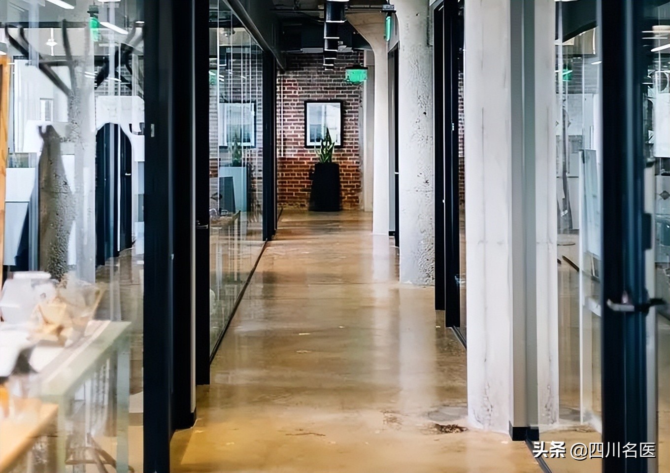 27岁女孩双眼差点瞎,女子一觉醒来眼睛瞎了