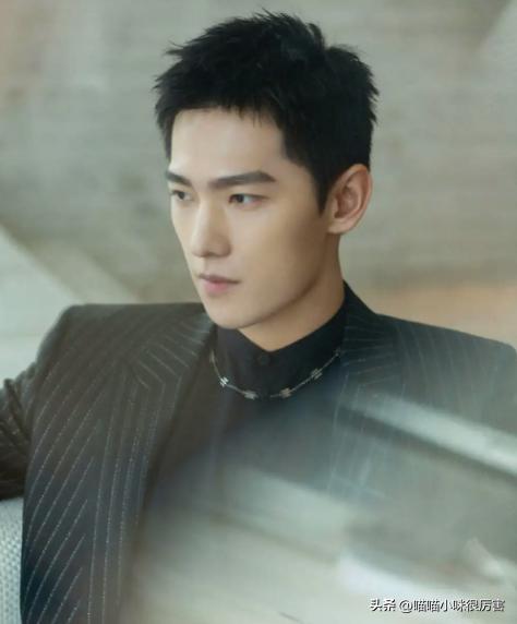 靠刘海撑起来的颜值,靠刘海撑起的颜值男生