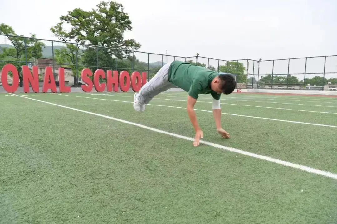 对刘畊宏的描写,刘畊宏很拽的角色