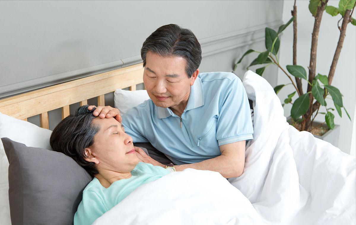 假如老年人也保持“同房”的习惯,谁受益更多?医生给你说清楚