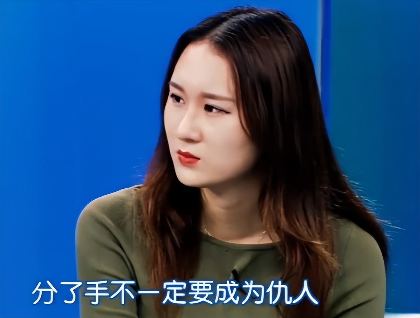 男友出差女友穿睡衣,男友出差女友穿睡衣吃龙虾