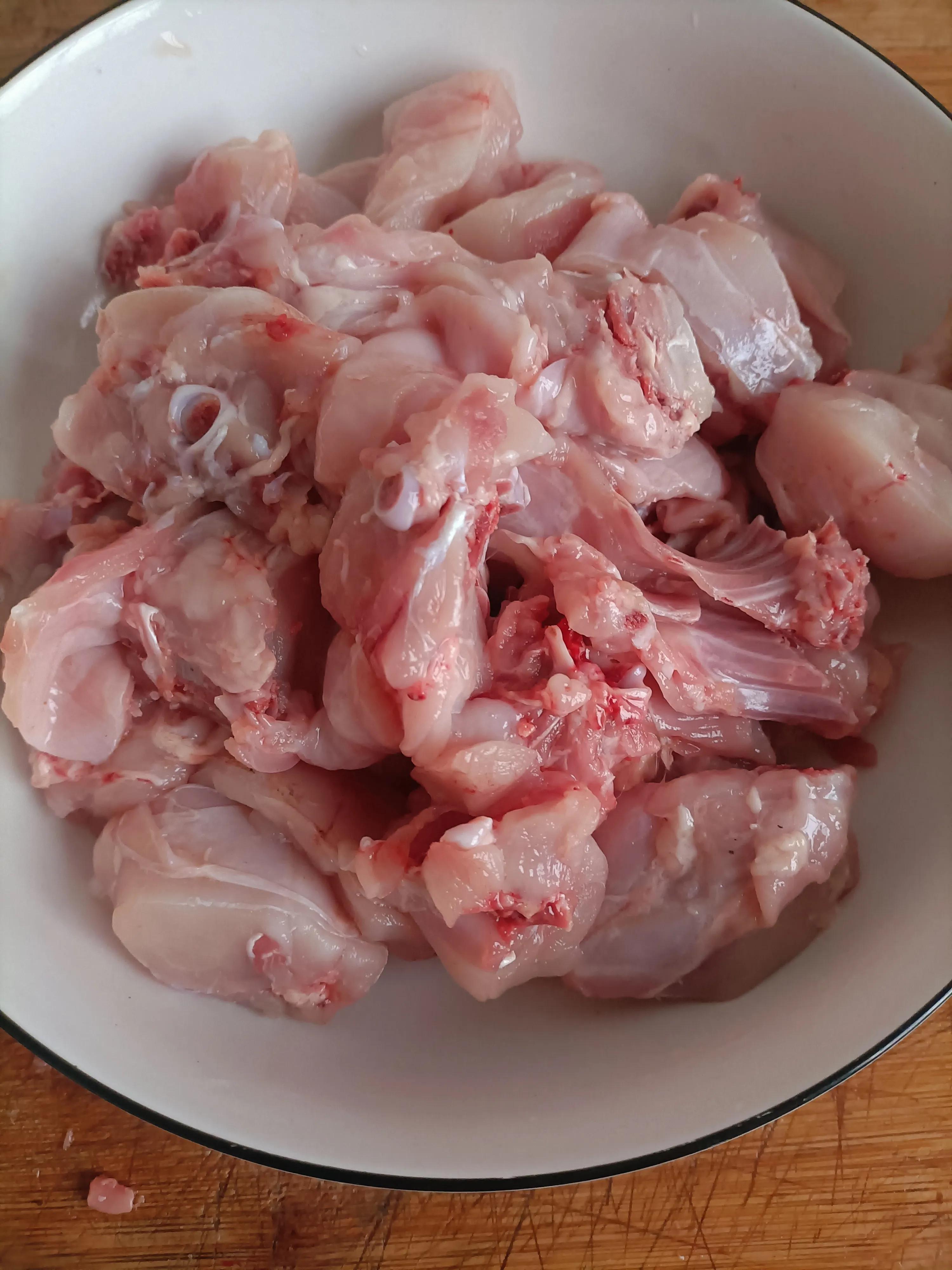 养羊和养兔哪个更赚钱,养鹅和养兔哪个赚钱