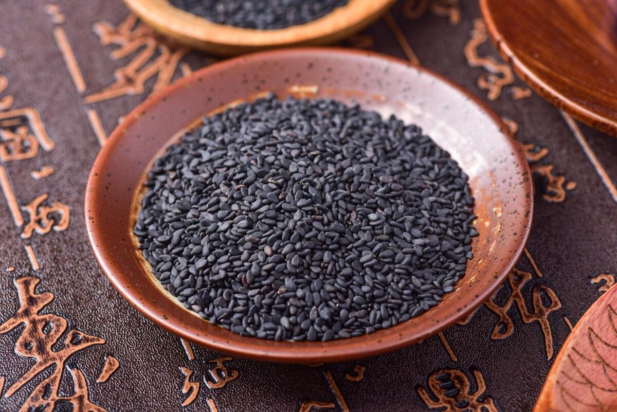 小火炒芝麻要炒多久,炒芝麻怎么不崩