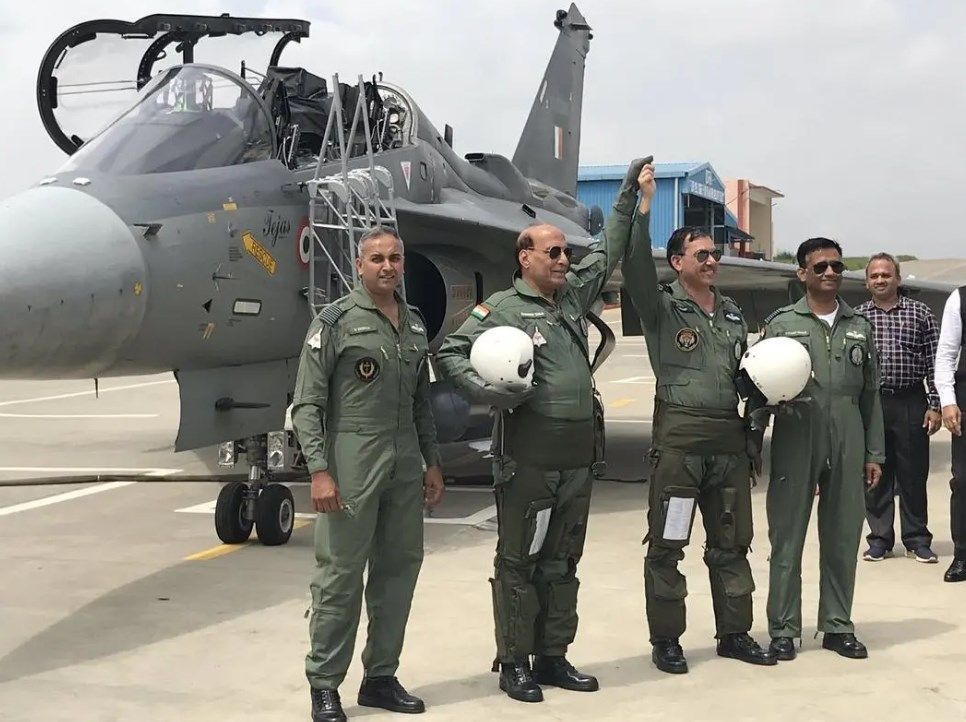 枭龙战斗机马来西亚,枭龙战机和印度光辉战机数据对比