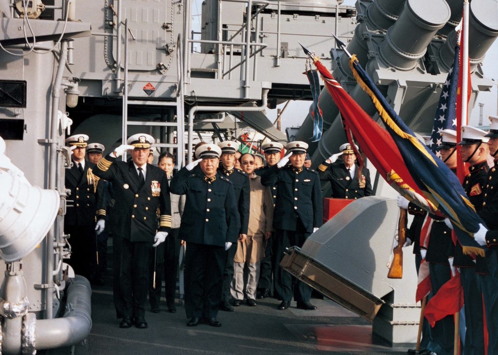 中方花三千万美金，买澳大利亚一艘废船，舱门打开后却有意外收获