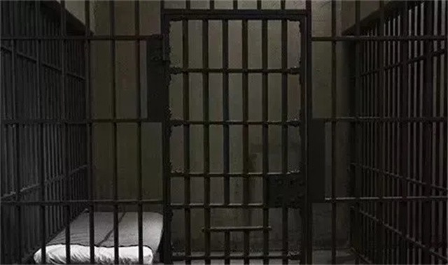 2009年，女毒贩为爱拒供黑人男友，被判死刑后哭着向父母表示忏悔