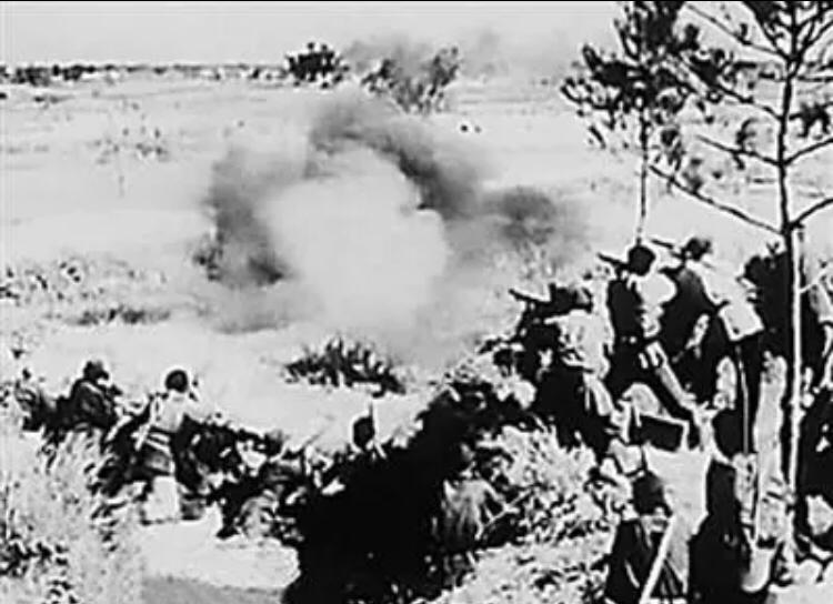 1975年，王近山在农场生活贫苦，*小平邓**得知后：恢复行政6级待遇