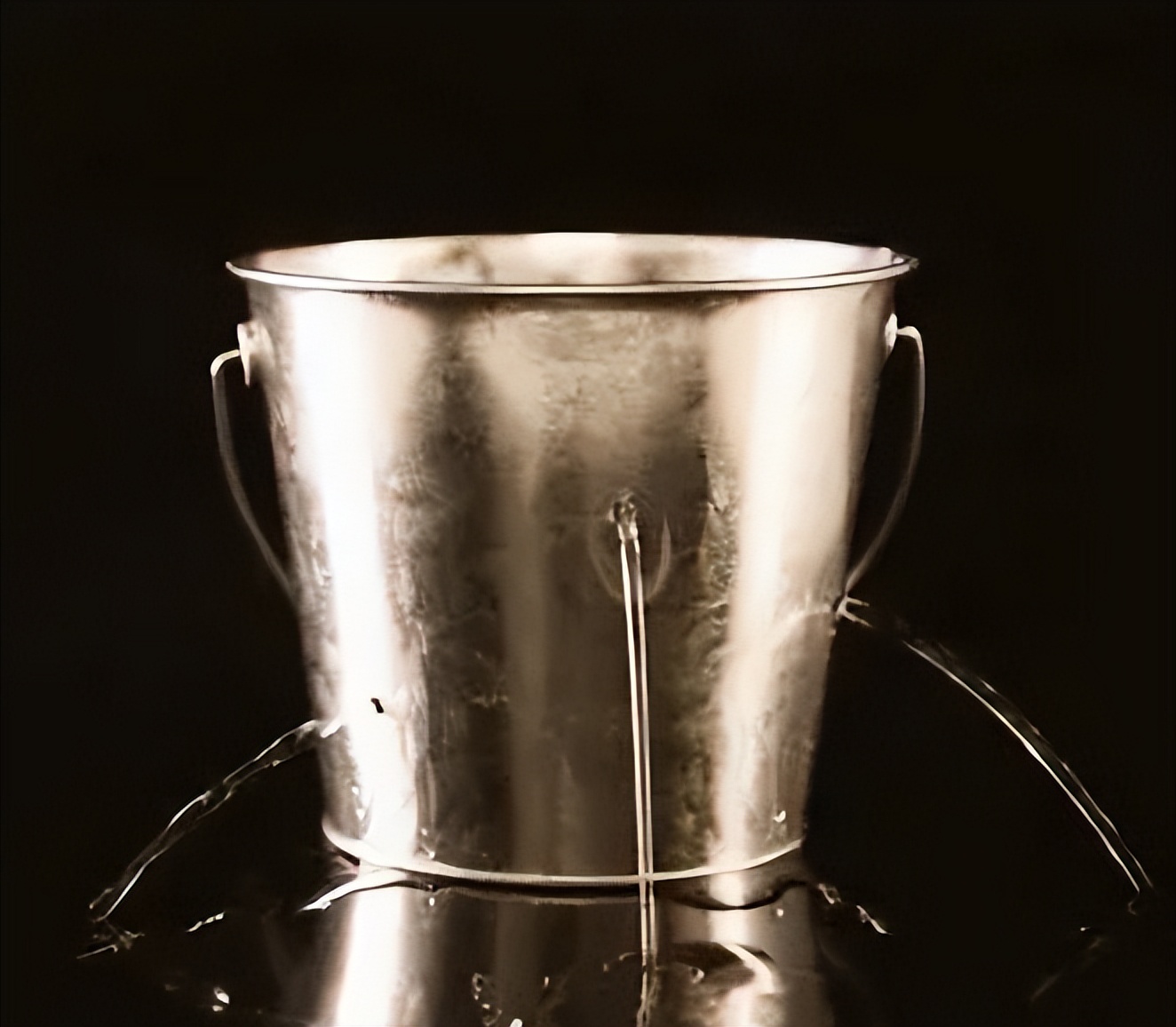 为什么用完洗面奶脸部泛红起皮,为什么用完洗面奶后脸更黑了